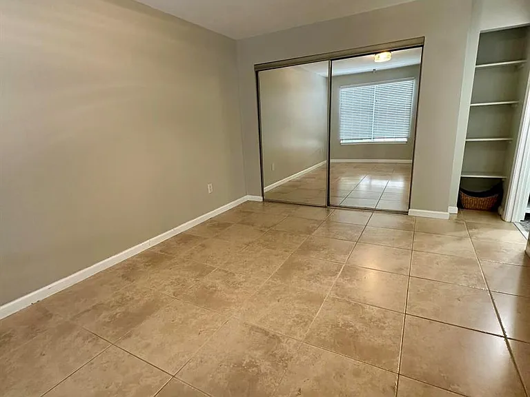1050 Crystal Way #H — Photo 25