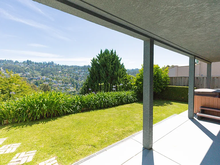 5070 Cochrane Ave — Photo 29