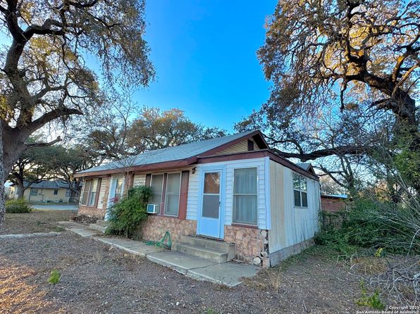 238 W CALERA ST, Uvalde, TX 78801