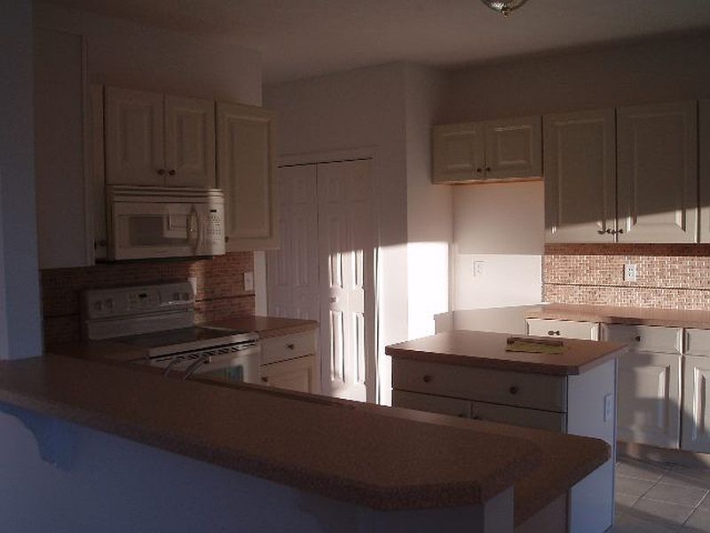 2nd image of 1 AVENDALE Parkway