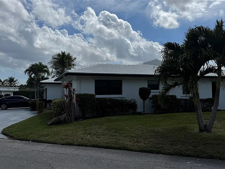 4905 Bayberry Ln — Photo 3