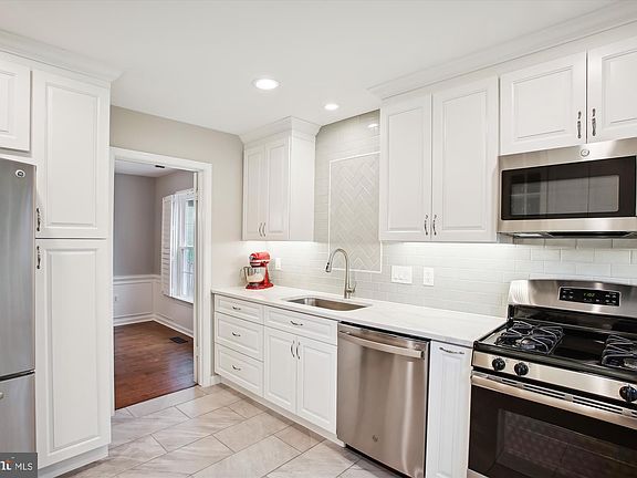 5th image of 7450 Brighouse Ct