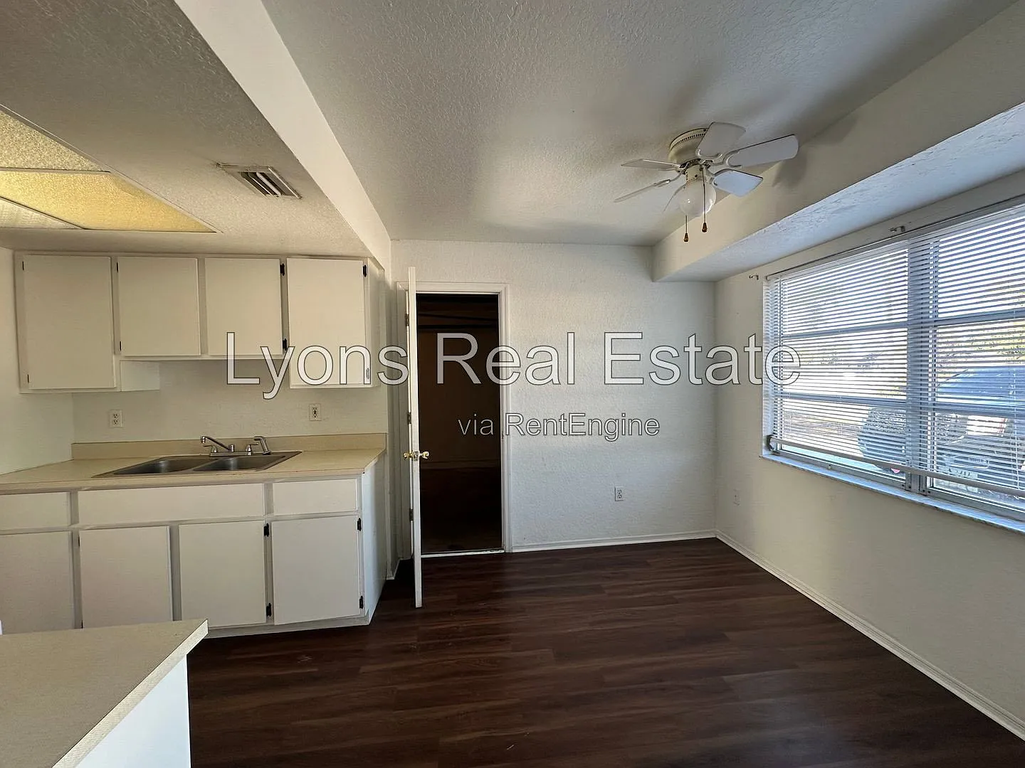 3 bed, 2.0 bath, 1067 sqft, $1,300 — Photo 3