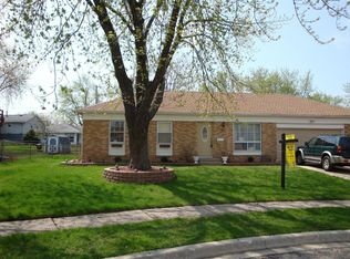 802 Bussey Ct, Streamwood, IL 60107