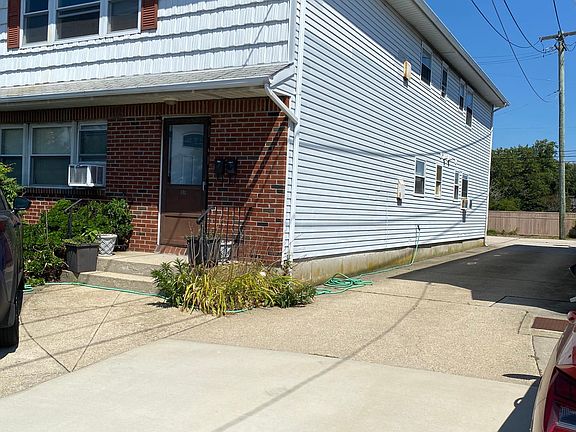 2nd image of 881 E Park Ave #2B