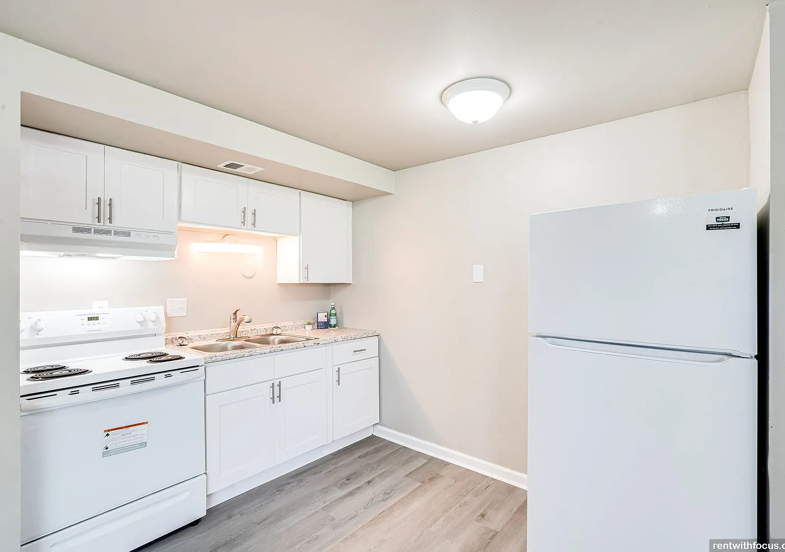 1031 Hunt Ave — Photo 2