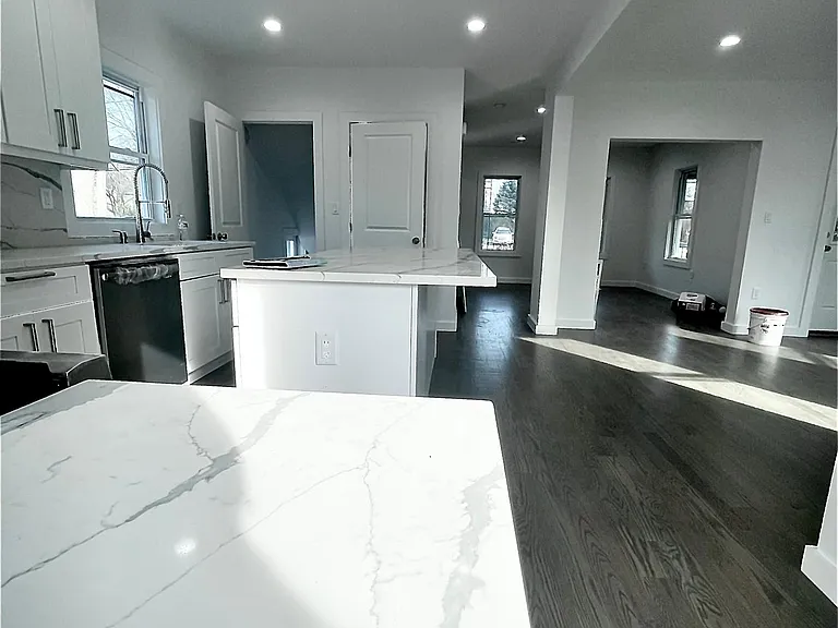 40 Grant Ave — Photo 10