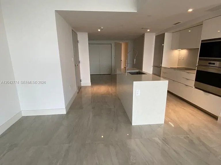 9521 E Bay Harbor Dr #605 — Photo 5