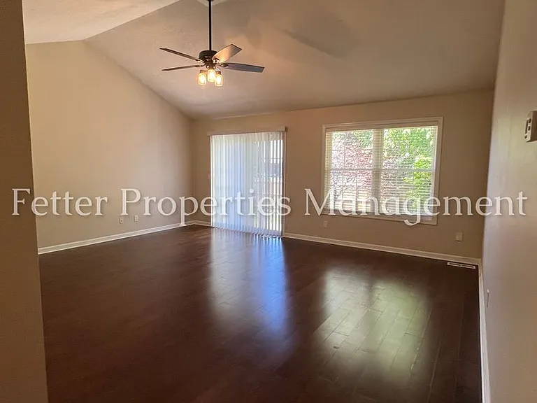4595 Miranda Dr — Photo 8