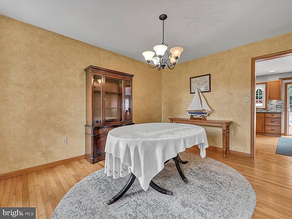 4th image of 674 Glen Run Dr