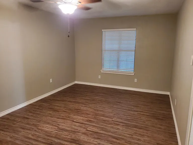 1307 America Dr — Photo 7