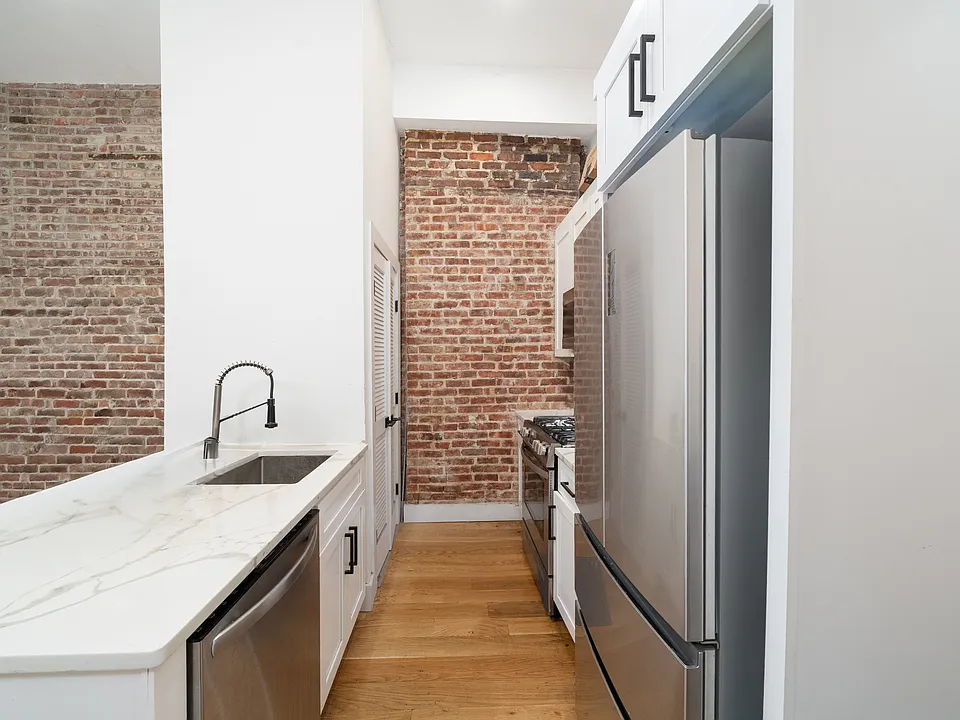 25 Corbin Ave #5AA