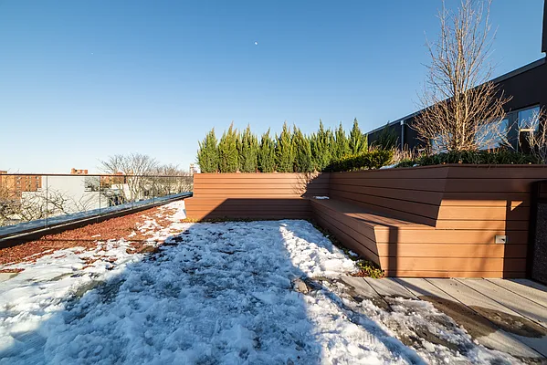 Rented by Twin Group | media 52