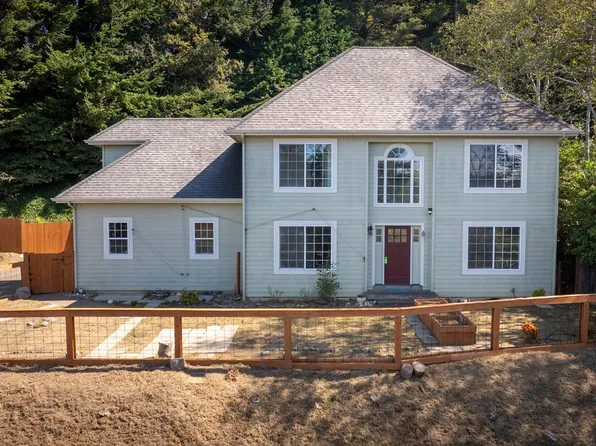 2279 Hamilton St, North Bend, OR 97459