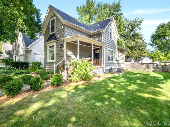 910 S 4th St, St Charles, IL 60174