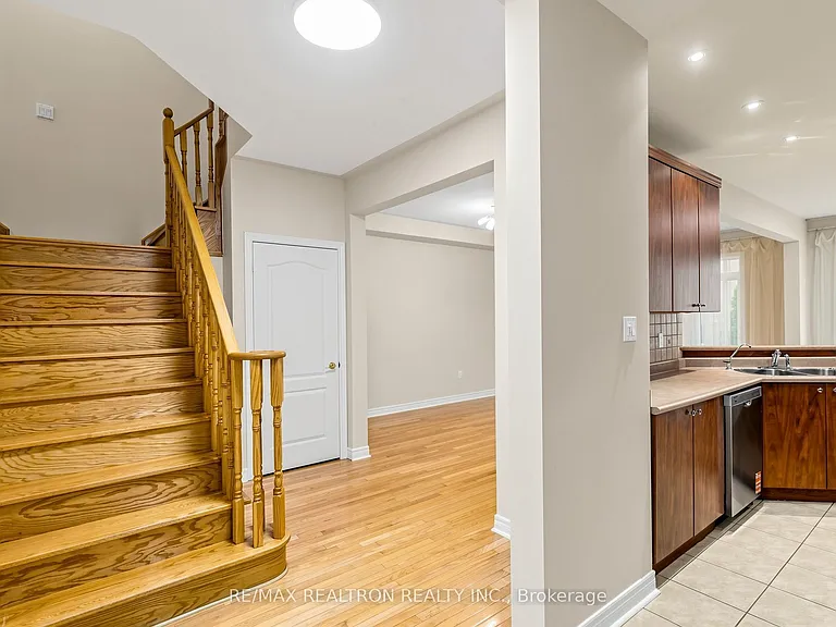 142 Mistywood Cres W — Photo 20