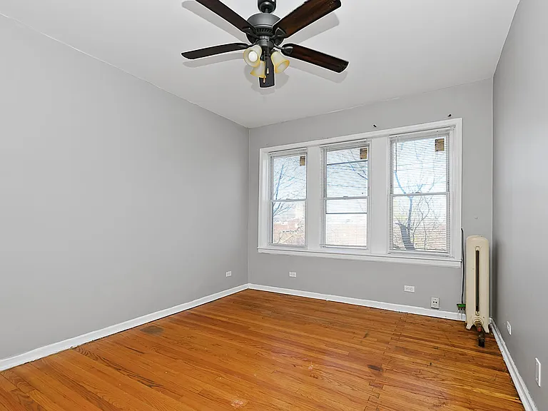 6200 S Albany Ave — Photo 8