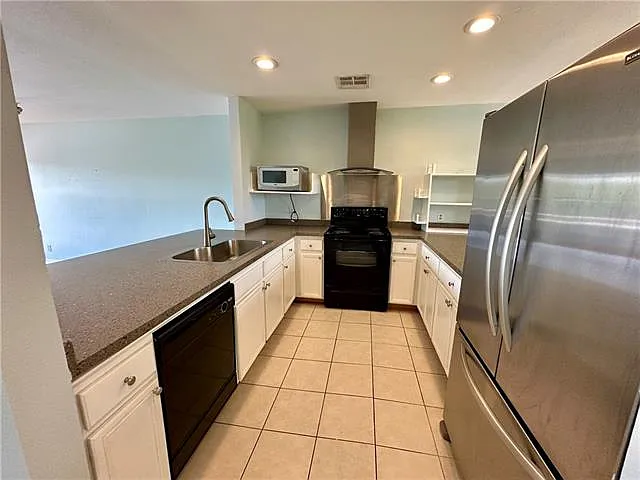 13 Lake Breeze Dr — Photo 7