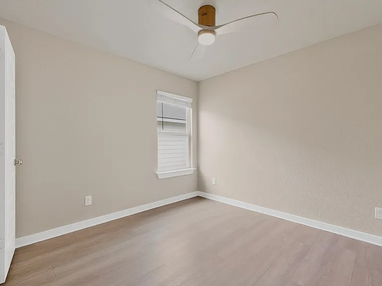 7619 Toledo Bnd — Photo 36