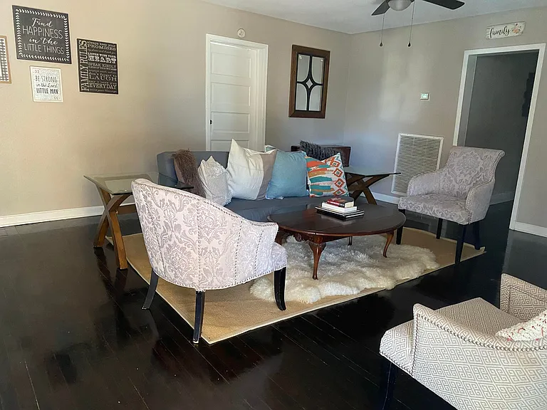 435 E Avenue J — Photo 8