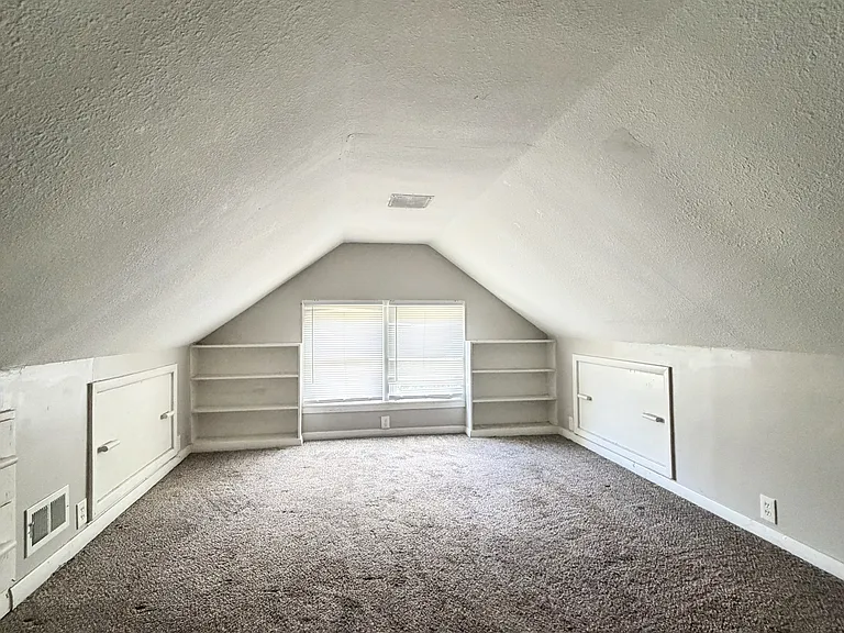 302 S Hocker Ave — Photo 13