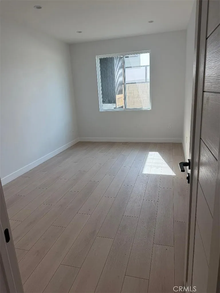 3 bed, 1300 sqft, $4,000 — Photo 4
