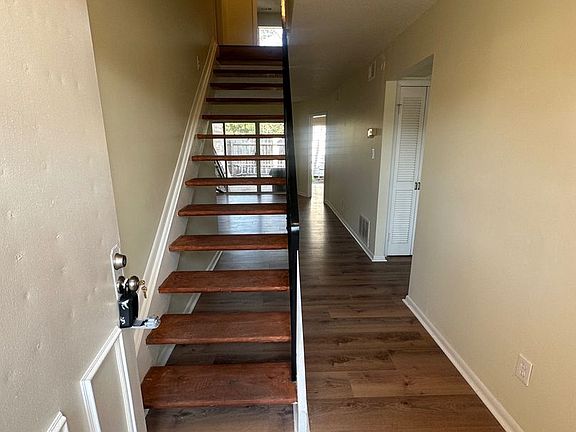 2nd image of 1233 Glyndon Dr