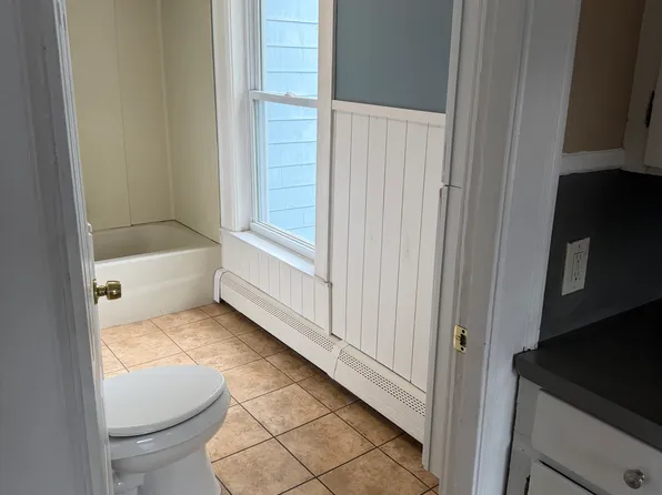 91 Ash St #2, Manchester, NH 03104