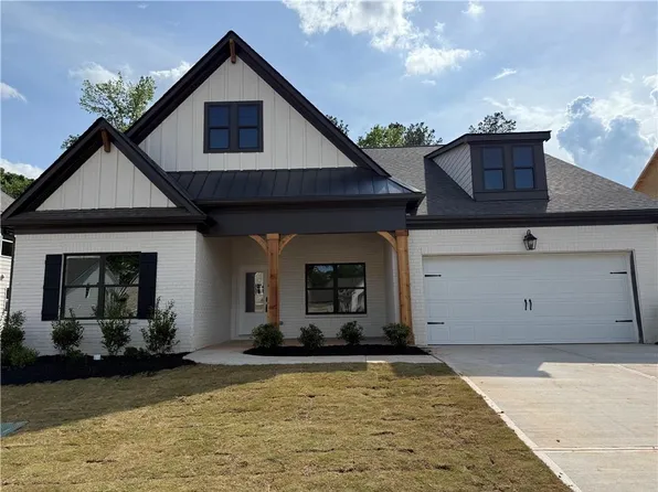 374 Winding Rose Dr, Hoschton, GA 30548