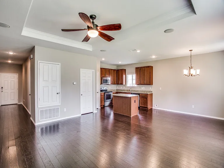 101 Tanglewood Dr — Photo 1