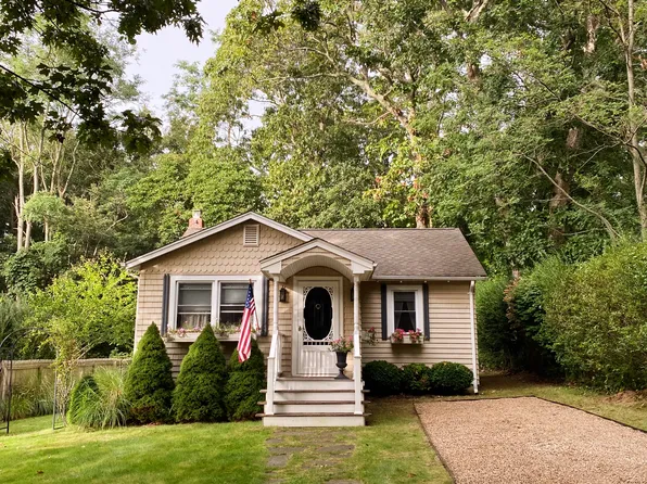 825 Dogwood Ln, Southold, NY 11971
