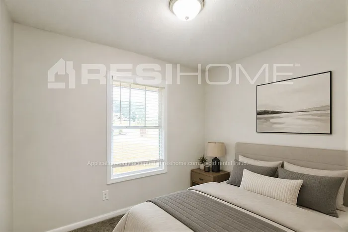 8154 Huntington Dr — Photo 3