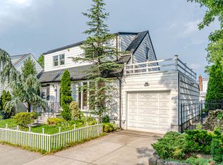 49-21 164th St, Fresh Meadows, NY 11365