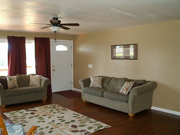 3rd image of 394 NE Ronhaar St