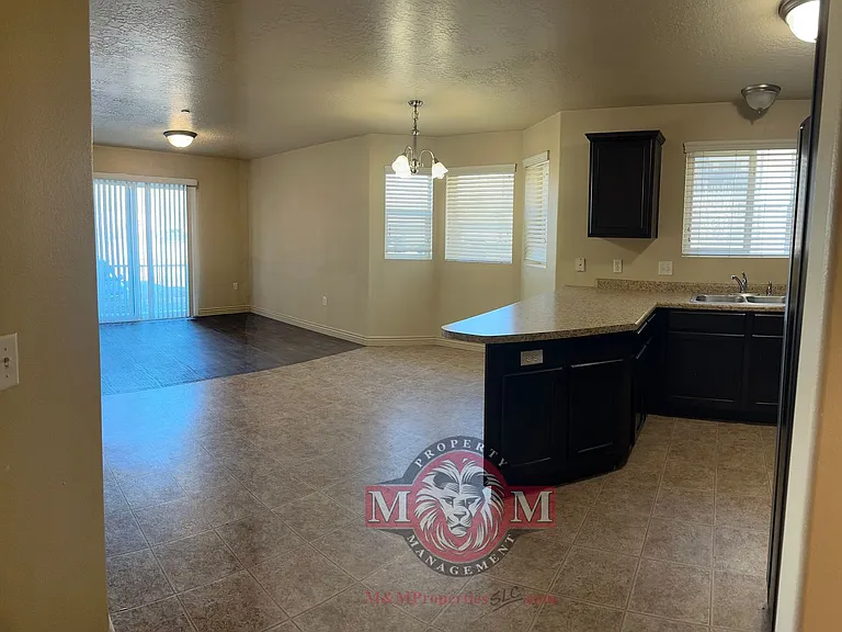 104 E Resaca Dr #E2 — Photo 3