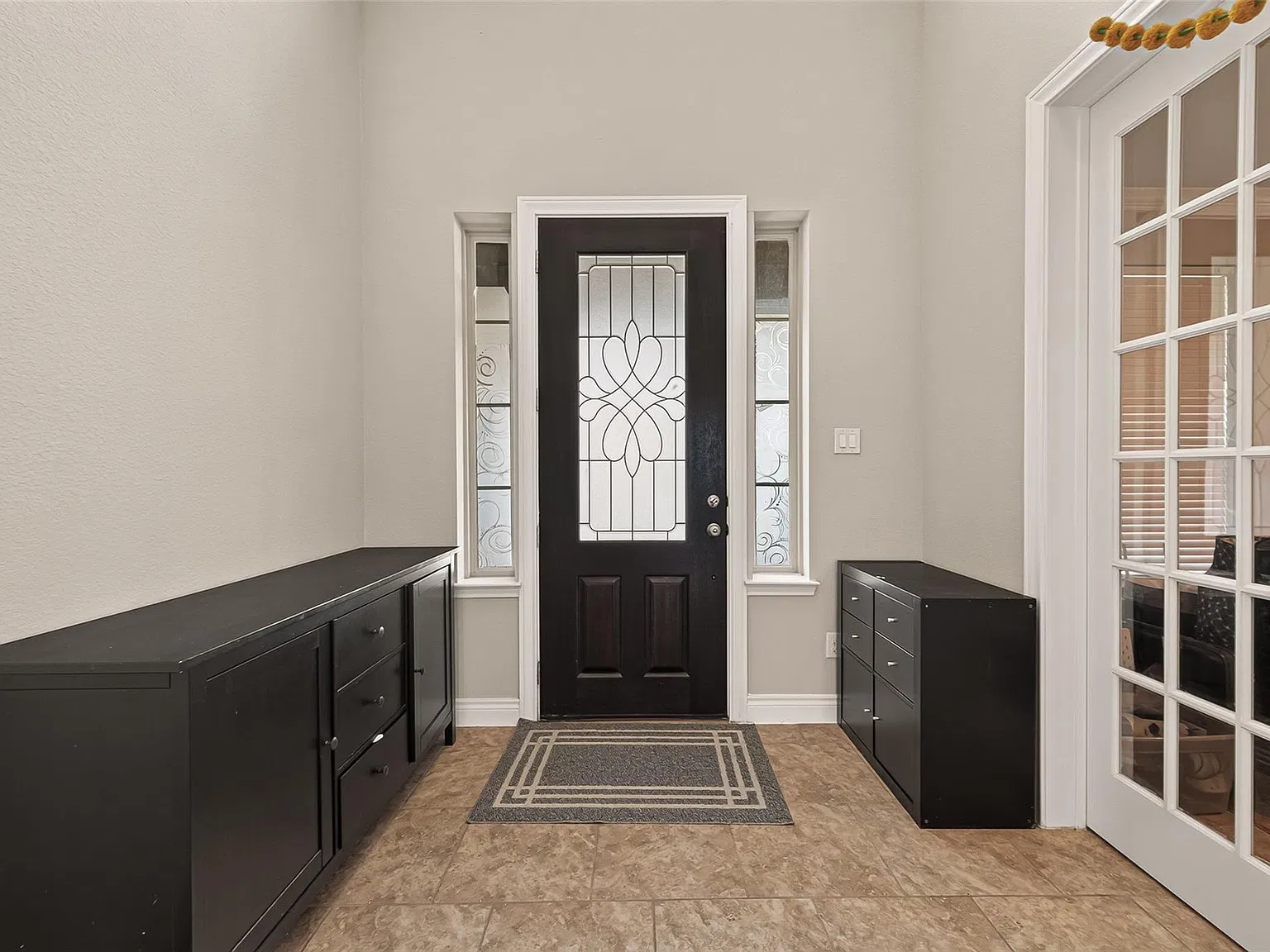 4 bed, 3.5 bath, 3019 sqft, $3,000 — Photo 2