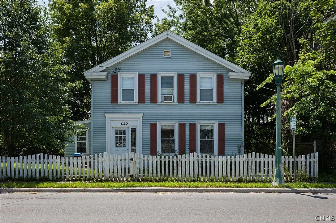 3 bed, 2.0 bath, 1365 sqft, $1,500 — Photo 1