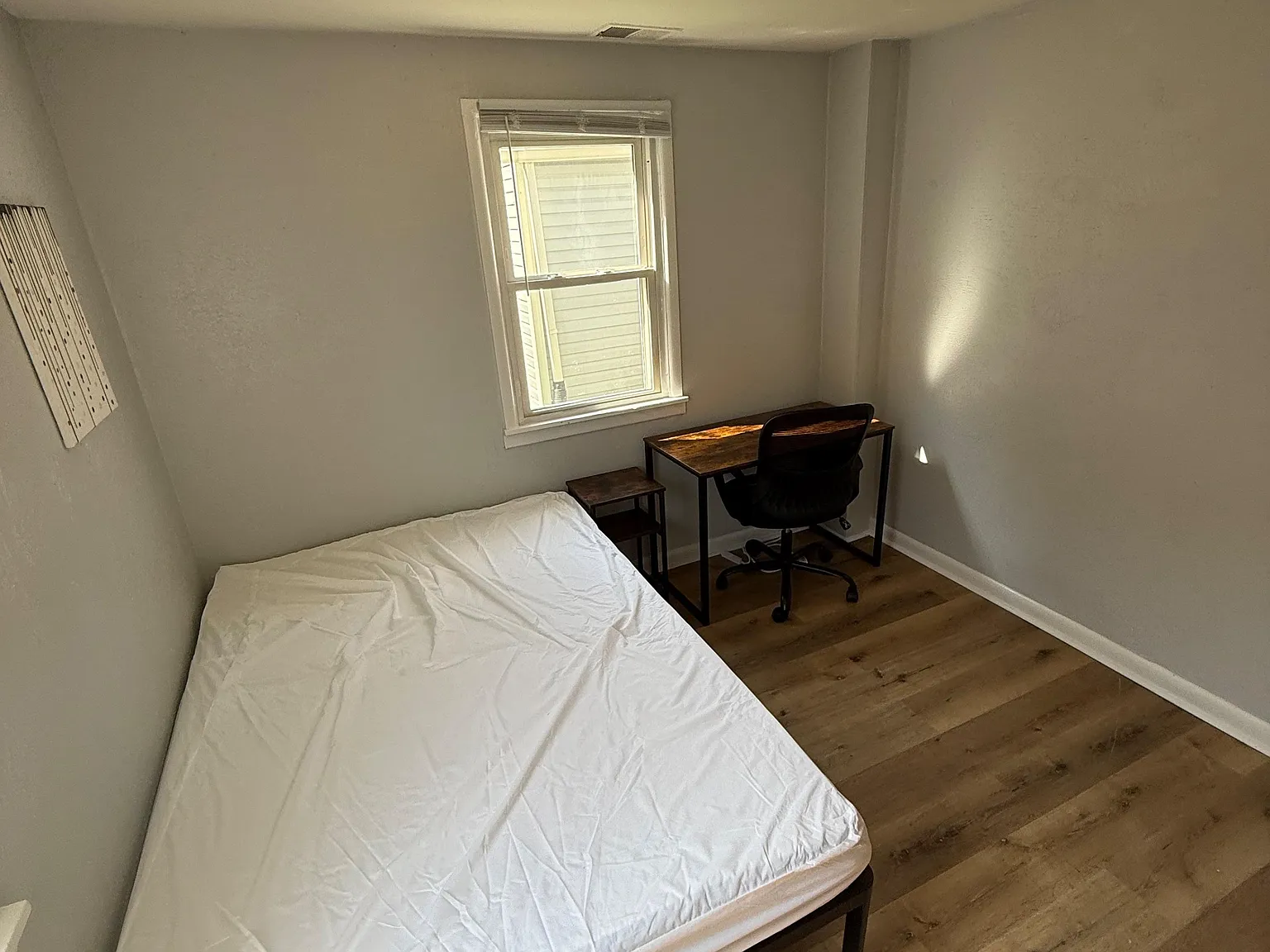 4 bed, 3.0 bath, 2800 sqft, $845 — Photo 2