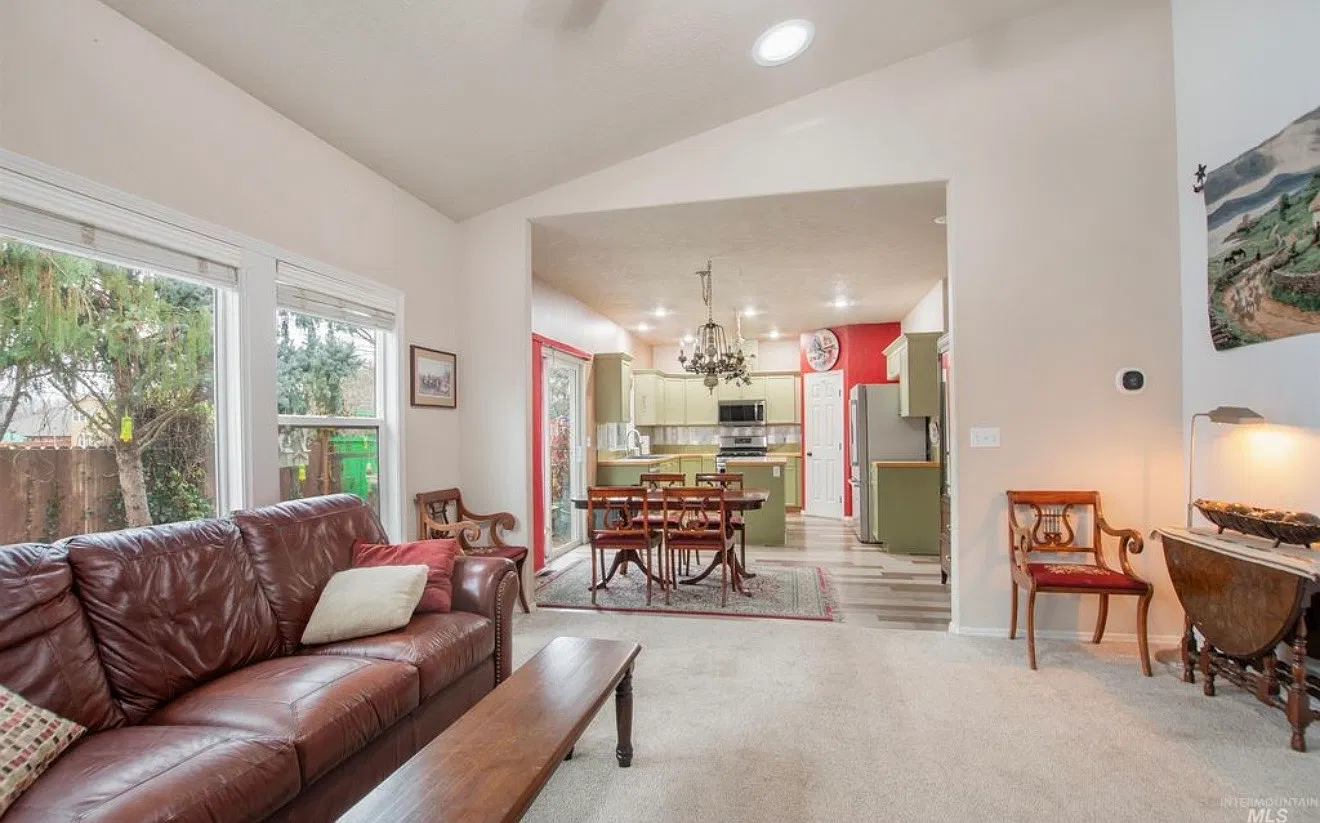 3 bed, 2.5 bath, 2164 sqft, $2,700 — Photo 4