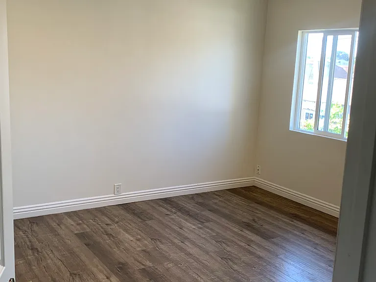 1732 W 104th St — Photo 31