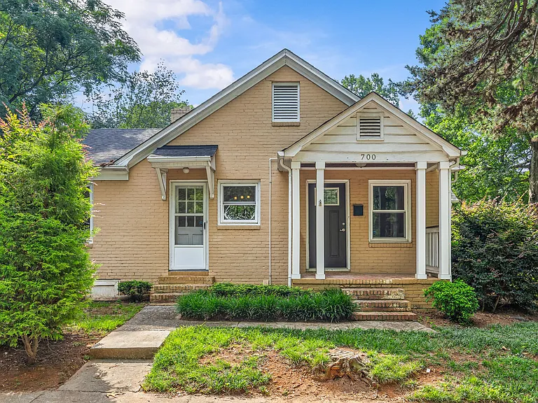 2301 Laburnum Ave — Photo 1