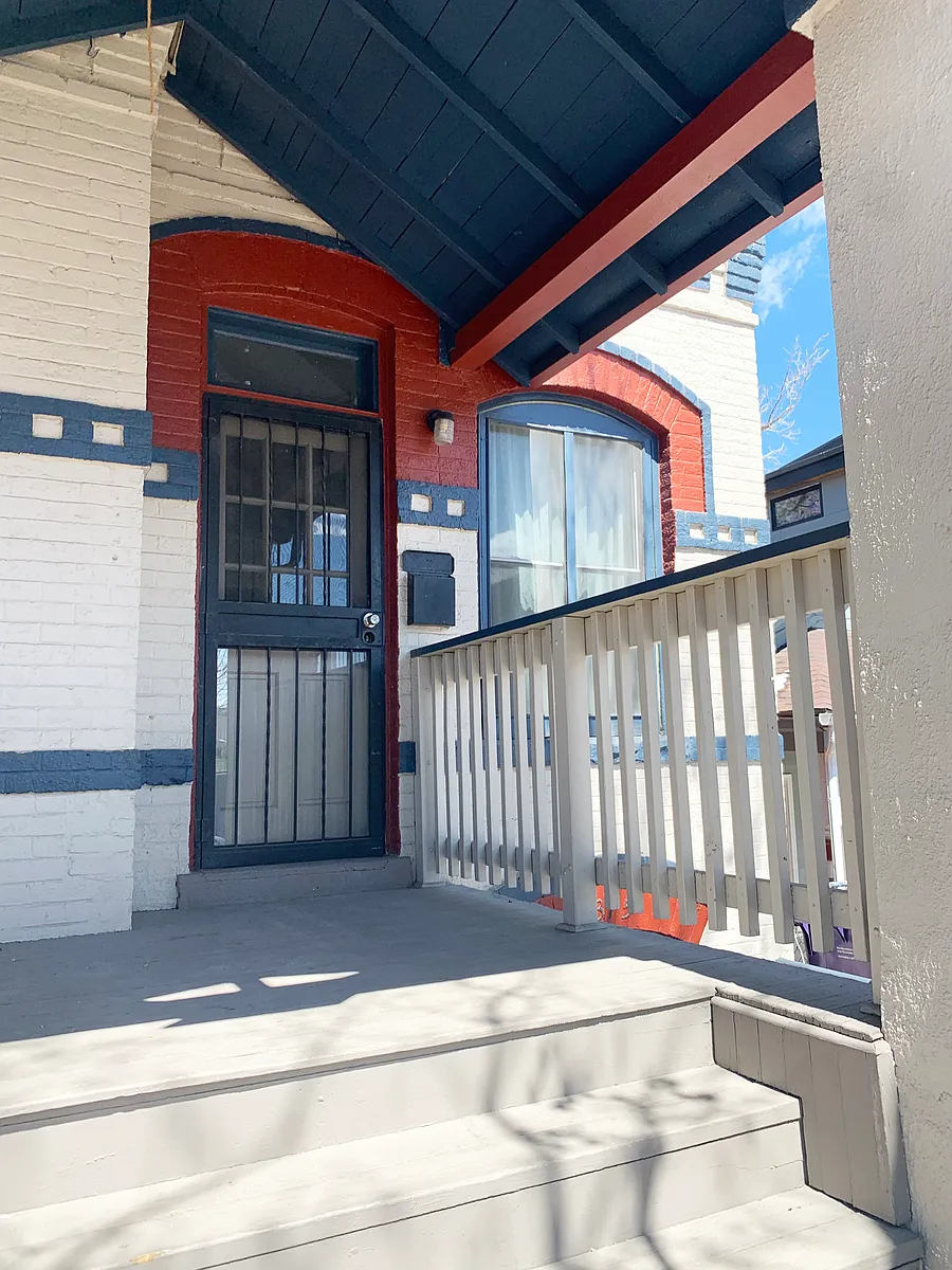 Building Photo - 2537 W River Dr