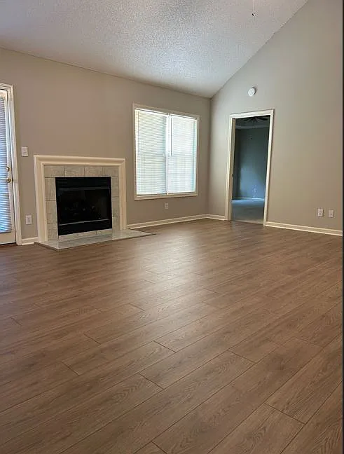 4 bed, 2.0 bath, 1563 sqft, $2,100 — Photo 2