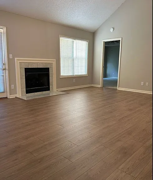 3427 Poplar Hl — Photo 2