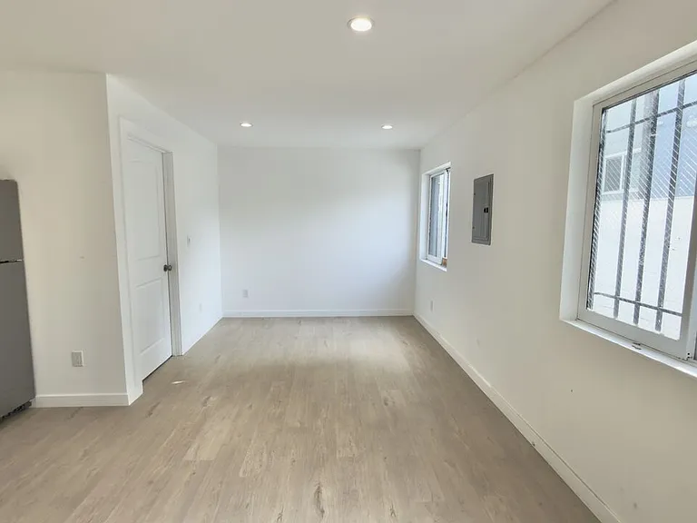 1732 Crenshaw Blvd #9 — Photo 4