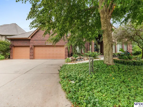 115 S 128th Plz, Omaha, NE 68154