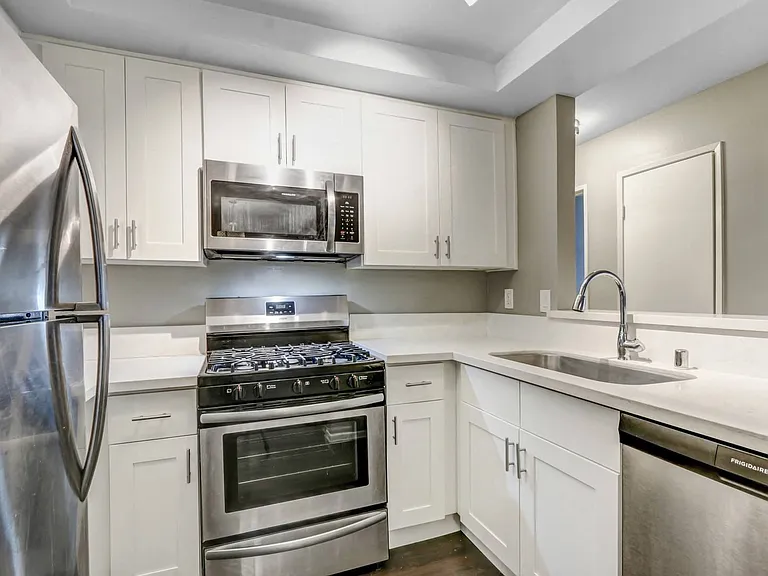 Franklin Place — Photo 23