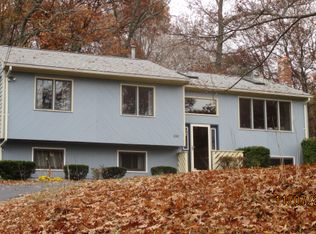 200 Kimberly Ln, Cranston, RI 02921