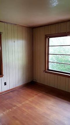 3rd image of 504 Washington St