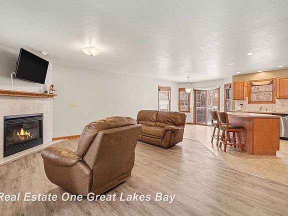 5th image of 405 Swanson Rd